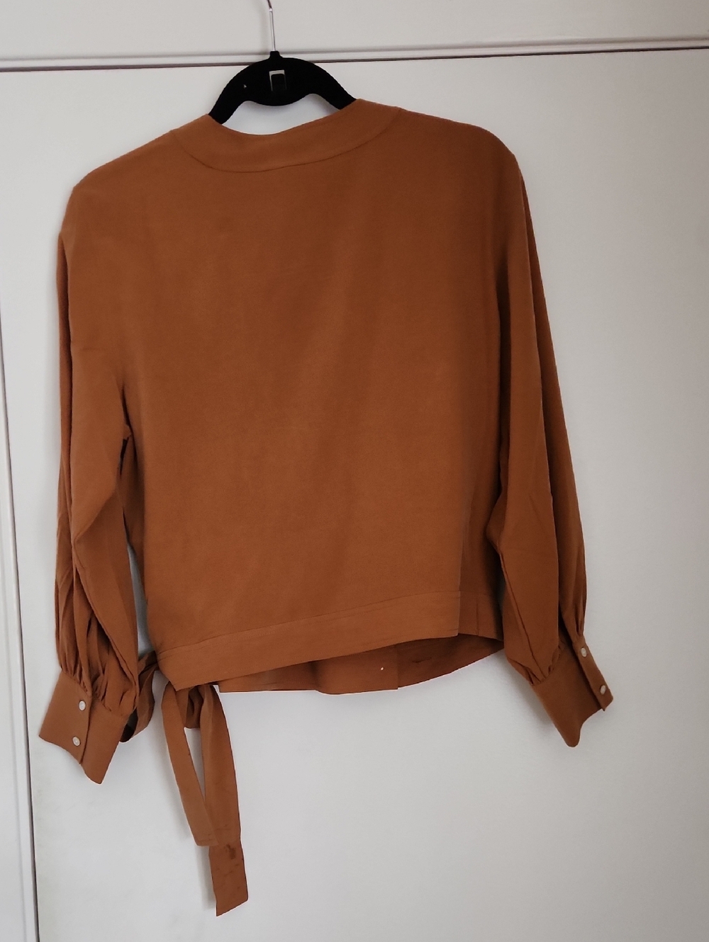 Everlane | Washable Silk Wrap Top - Picture 2 of 10